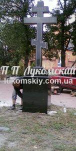 Гранітний хрест