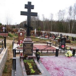 Гранітний хрест