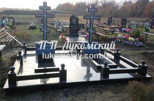 Гранітний хрест