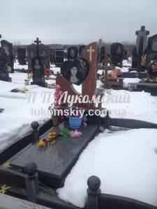 Одинарний пам'ятник.