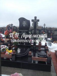 Одинарний пам'ятник.