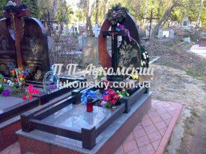 Одинарний пам'ятник.