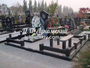 Одинарний пам'ятник.
