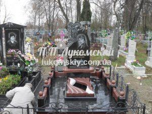 Одинарний пам'ятник.