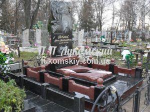 Одинарний пам'ятник.