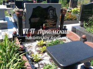 Одинарний пам'ятник.