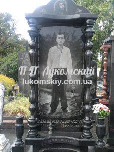 Одинарний пам'ятник.