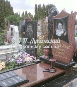 Одинарний пам'ятник.