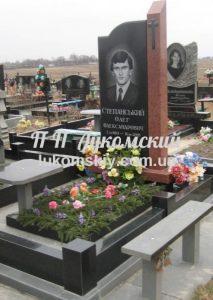 Одинарний пам'ятник.