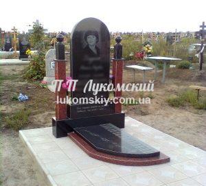 Одинарний пам'ятник.