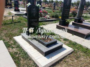 Одинарний пам'ятник.