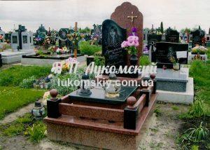 Одинарний пам'ятник.