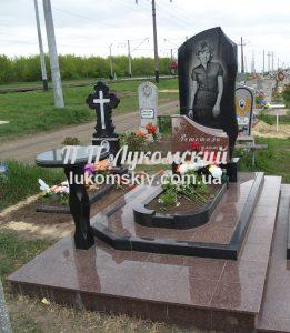 Одинарний пам'ятник.