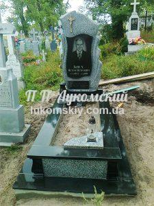 Одинарний пам'ятник.