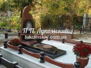 Одинарний пам'ятник.