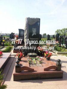 Одинарний пам'ятник.