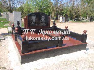Одинарний пам'ятник.