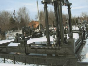 Огорожа з граніта