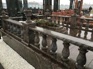 Огорожа з граніта