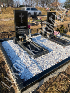 Подвійний пам'ятник.