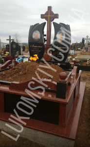 Подвійний пам'ятник.