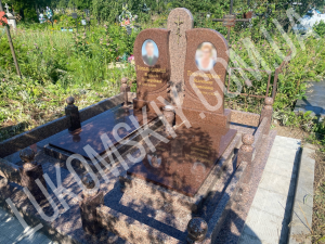 Подвійний пам'ятник.