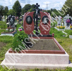 Подвійний пам'ятник.